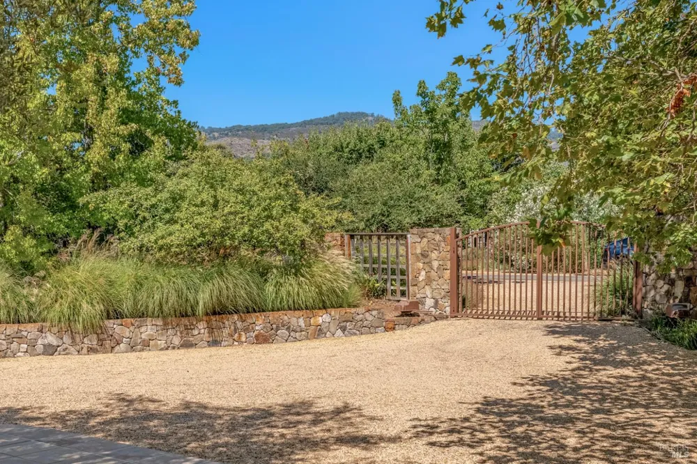4163 E 3rd Avenue Napa, CA 94558