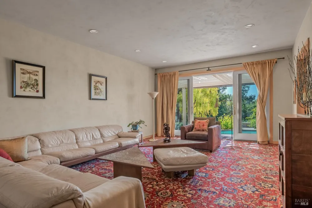4163 E 3rd Avenue Napa, CA 94558