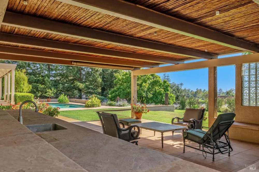 4163 E 3rd Avenue Napa, CA 94558