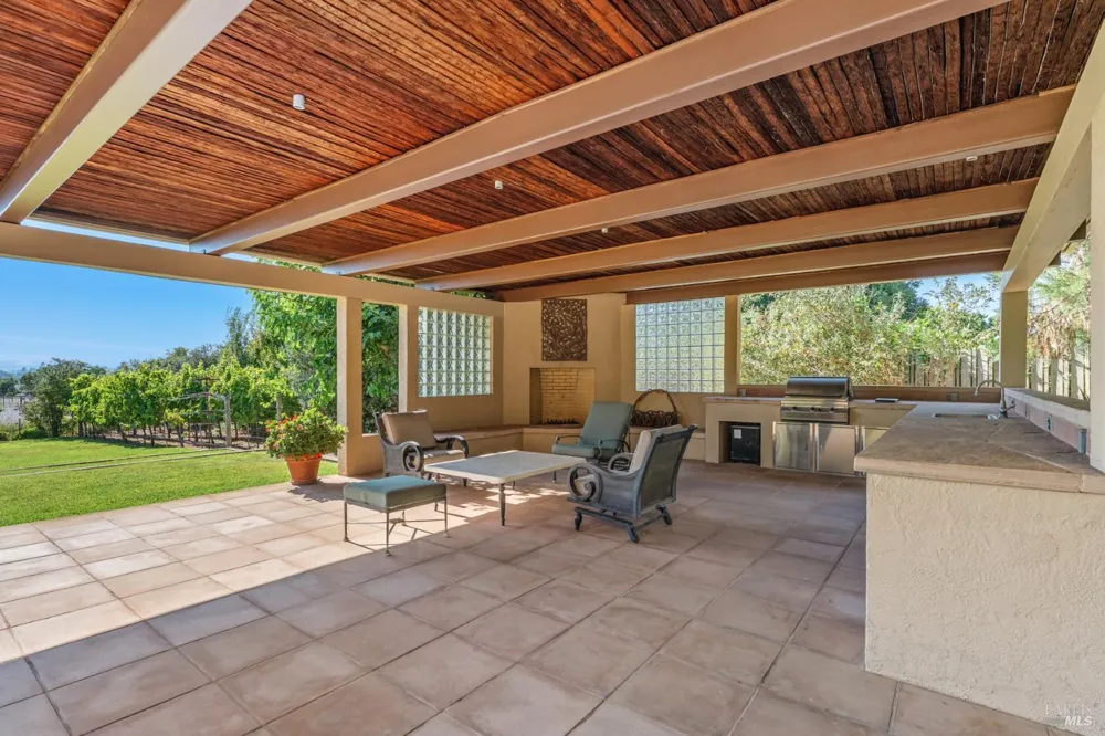 4163 E 3rd Avenue Napa, CA 94558