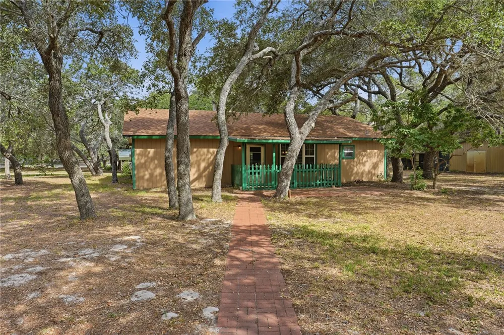 3949 County Road 4705 Aransas Pass, TX 78336
