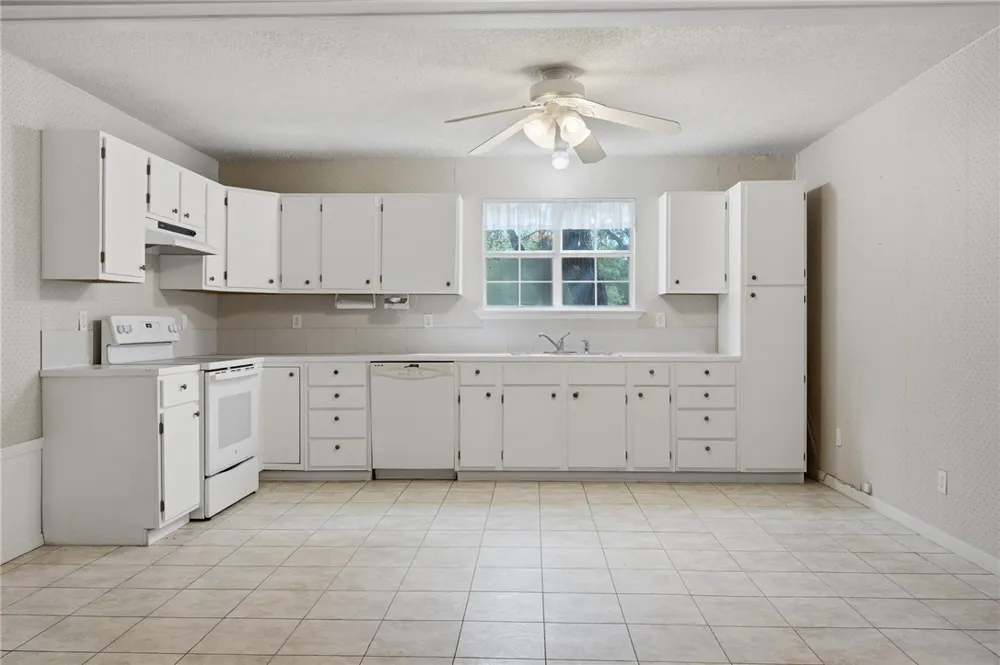 3949 County Road 4705 Aransas Pass, TX 78336