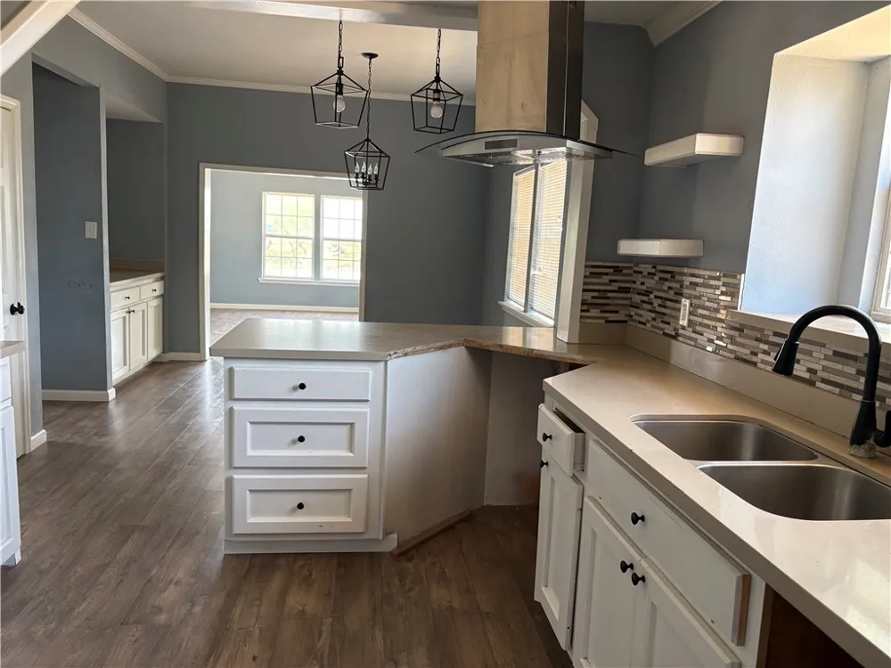 131 W Oregon Street Bishop, TX 78343