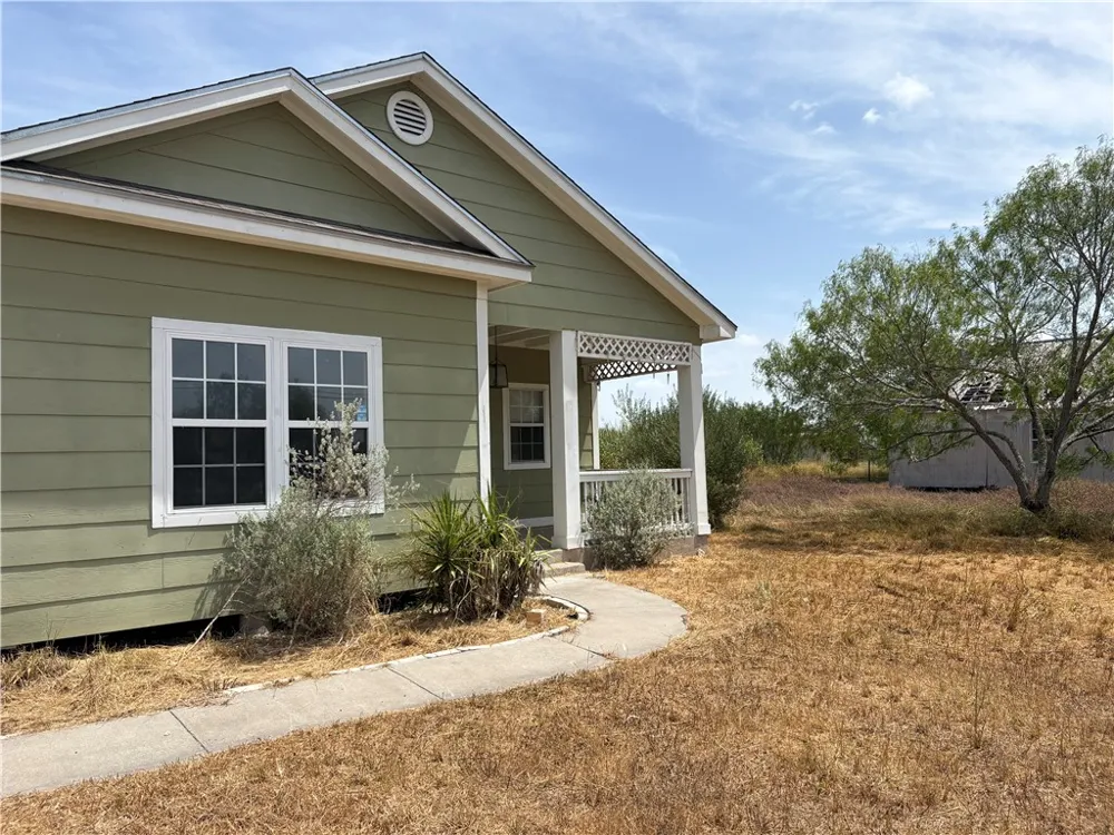 131 W Oregon Street Bishop, TX 78343