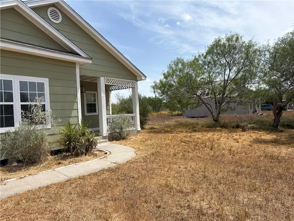 131 W Oregon Street Bishop, TX 78343