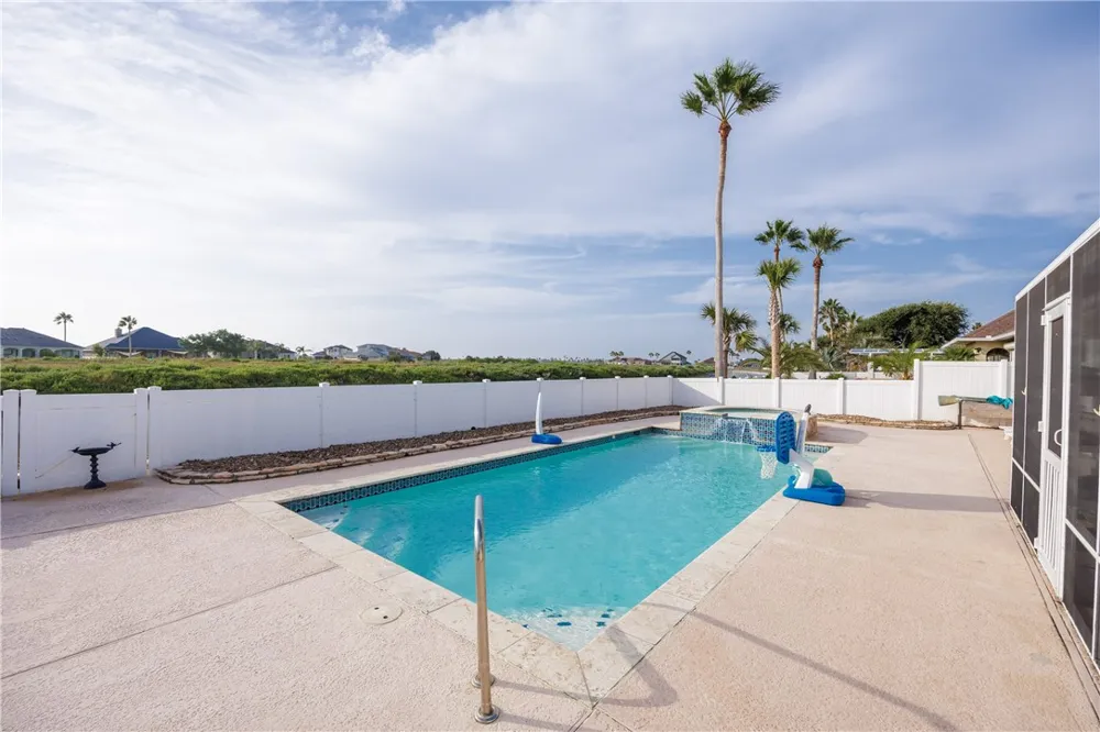 14846 Dasmarinas Drive Corpus Christi, TX 78418