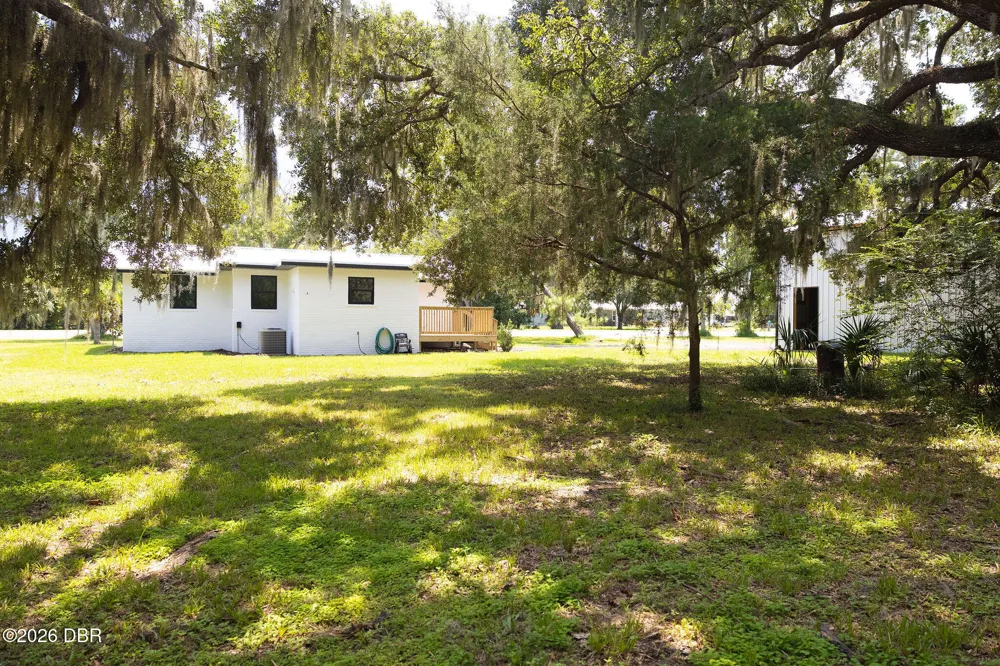 2463 Pioneer Trail New Smyrna Beach, FL 32168