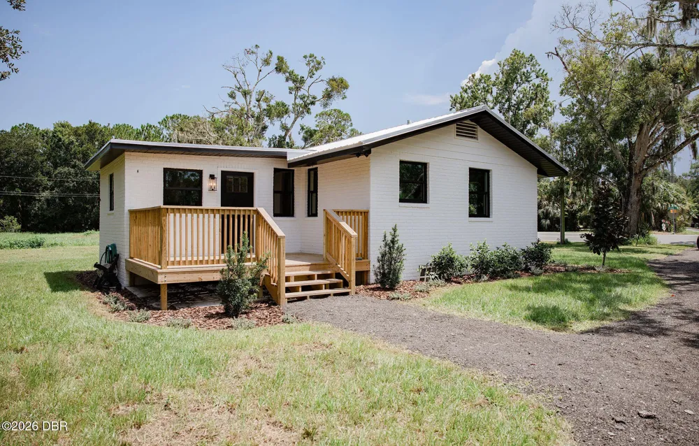 2463 Pioneer Trail New Smyrna Beach, FL 32168