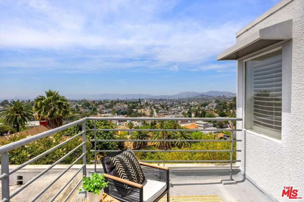 1098 Everett Place Los Angeles, CA 90026