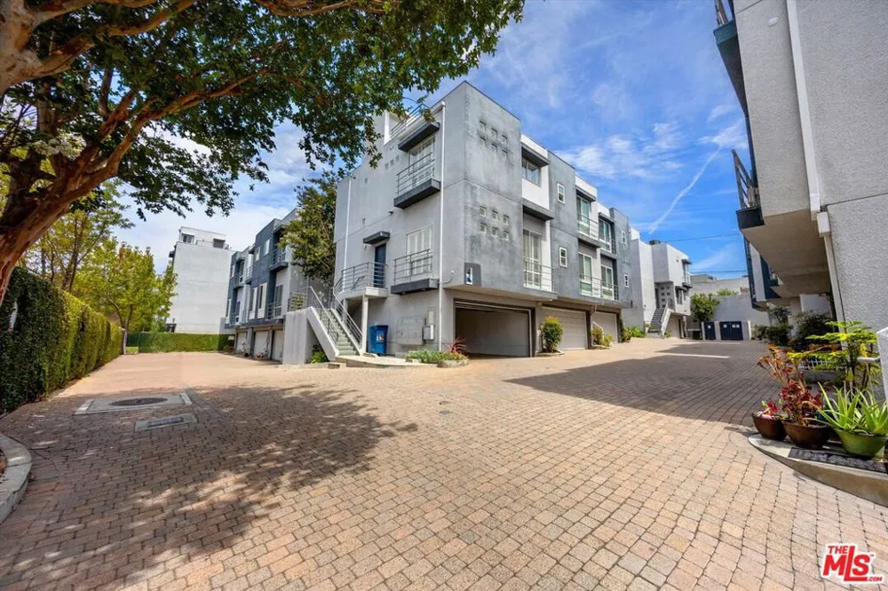 1098 Everett Place Los Angeles, CA 90026