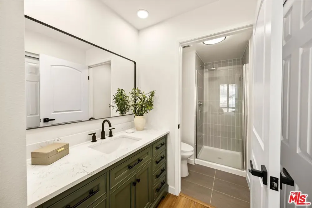 1098 Everett Place Los Angeles, CA 90026