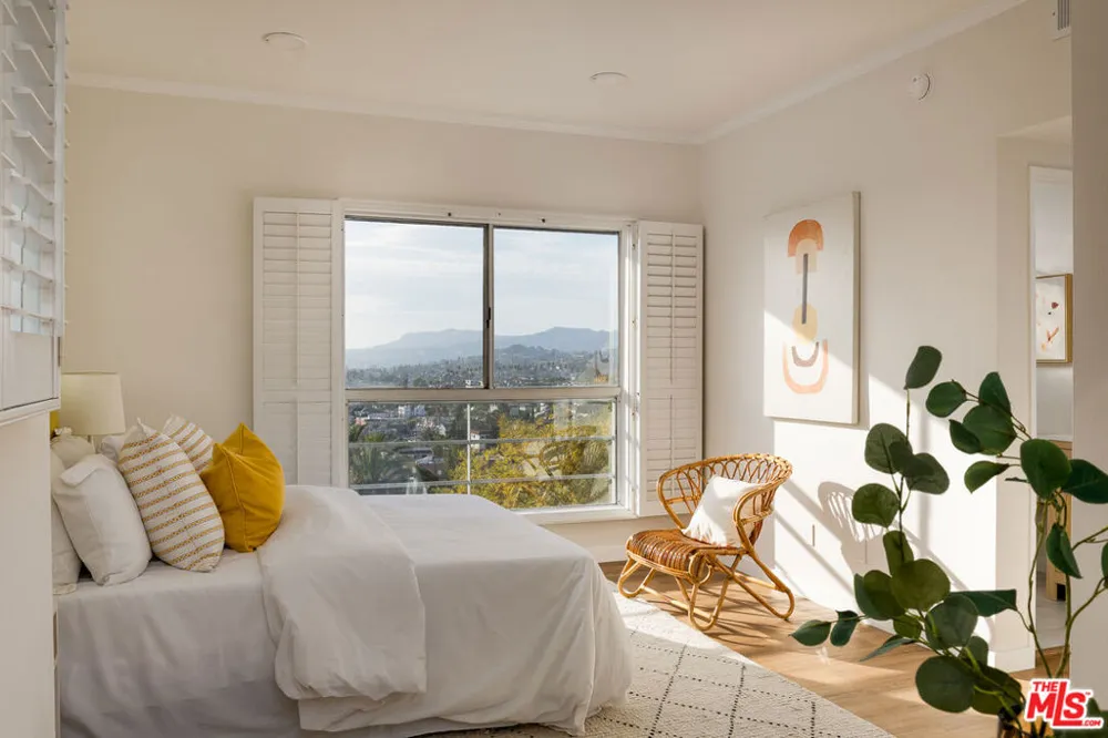 1098 Everett Place Los Angeles, CA 90026