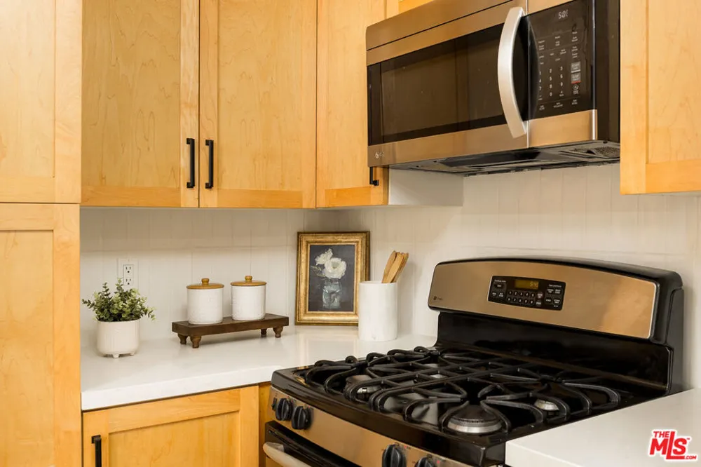 1098 Everett Place Los Angeles, CA 90026