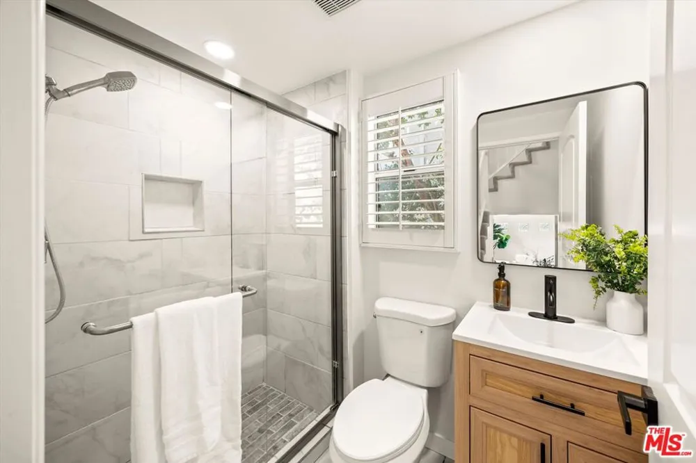 1098 Everett Place Los Angeles, CA 90026