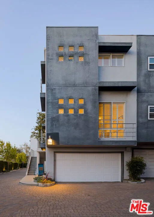 1098 Everett Place Los Angeles, CA 90026