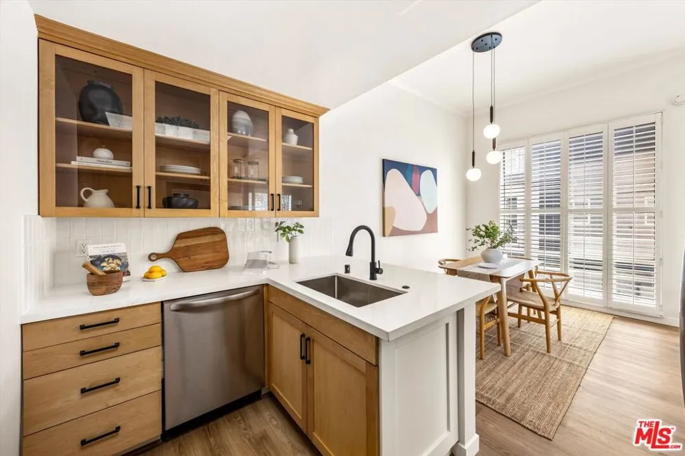 1098 Everett Place Los Angeles, CA 90026