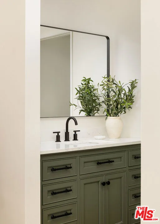 1098 Everett Place Los Angeles, CA 90026