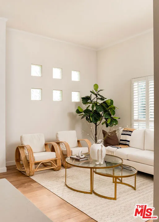 1098 Everett Place Los Angeles, CA 90026