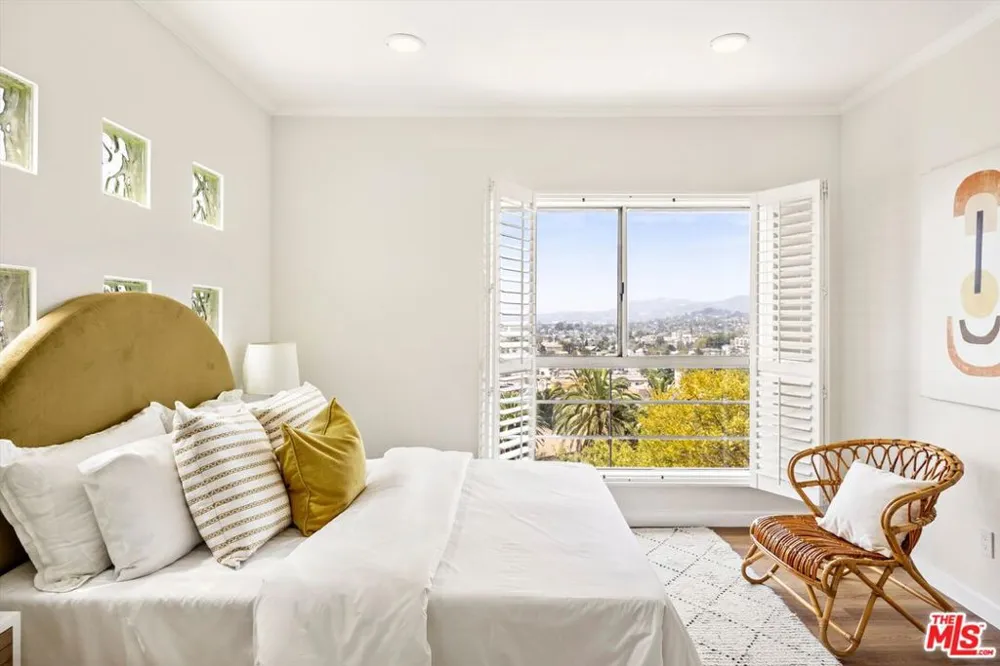 1098 Everett Place Los Angeles, CA 90026