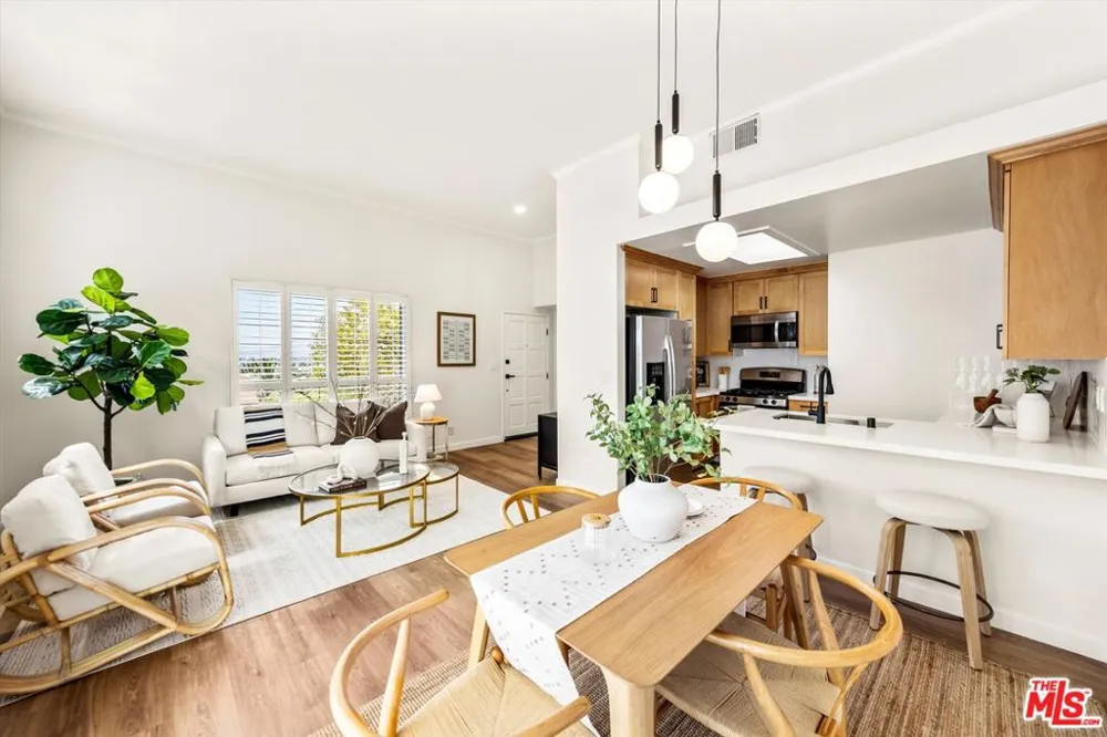 1098 Everett Place Los Angeles, CA 90026