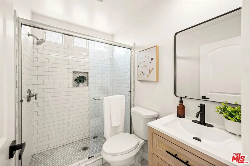 1098 Everett Place Los Angeles, CA 90026