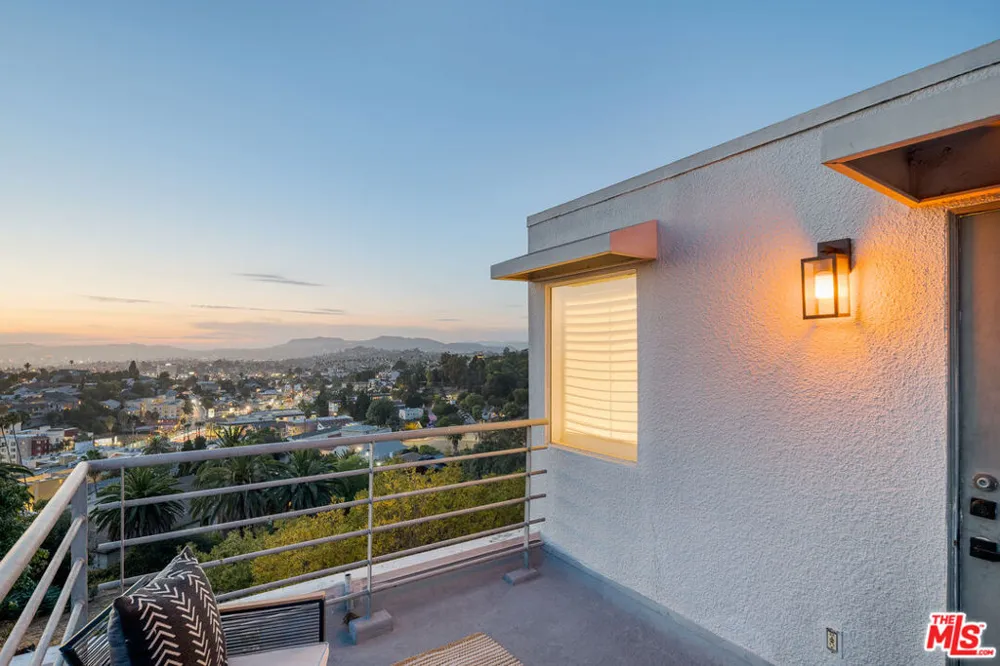 1098 Everett Place Los Angeles, CA 90026