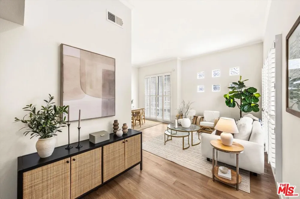 1098 Everett Place Los Angeles, CA 90026
