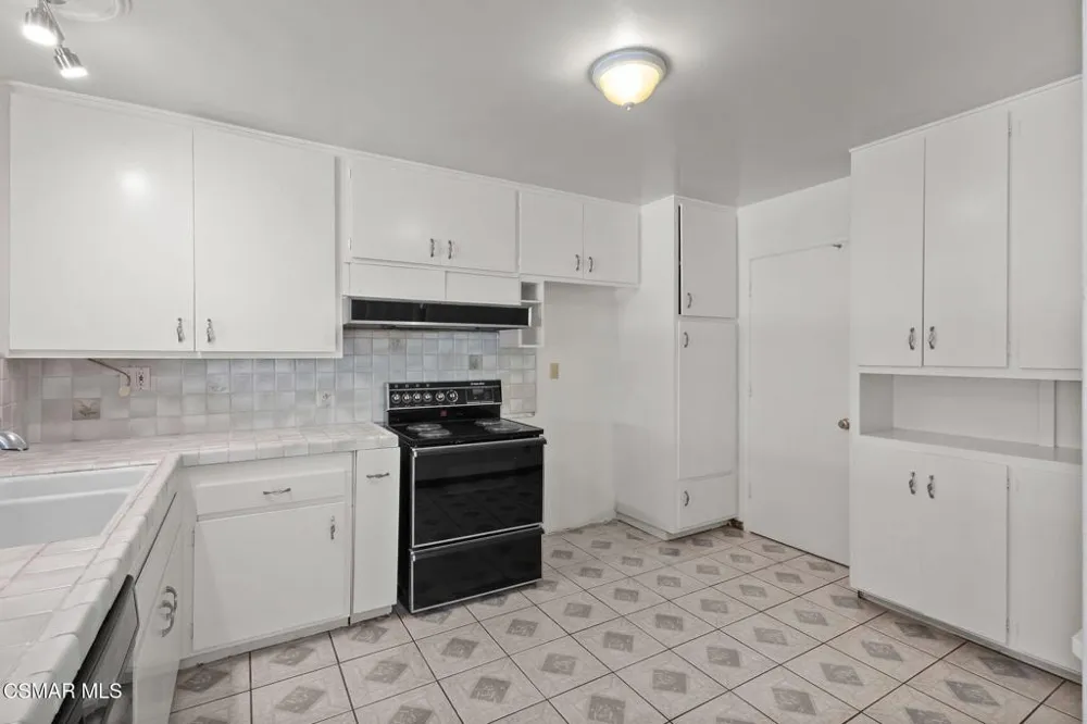 1654 Edgewater Lane Camarillo, CA 93010