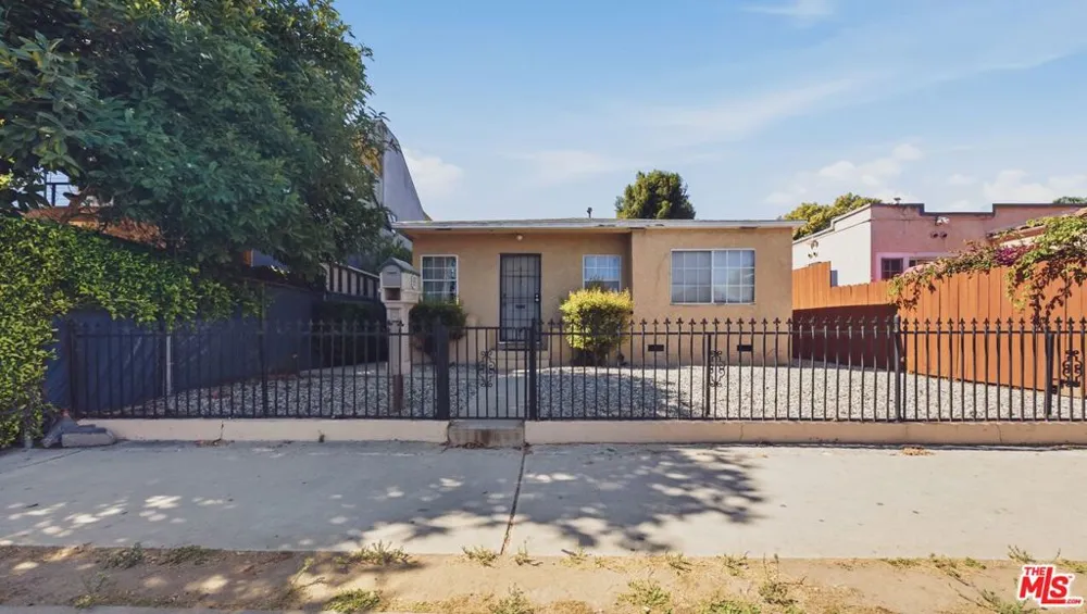 563 Brooks Avenue Venice, CA 90291
