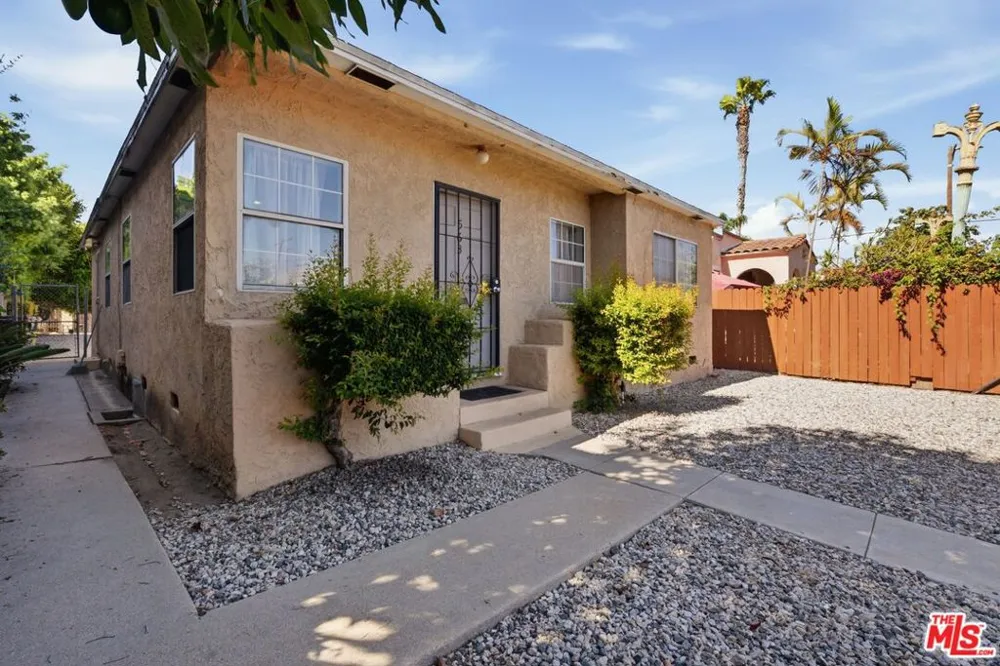 563 Brooks Avenue Venice, CA 90291