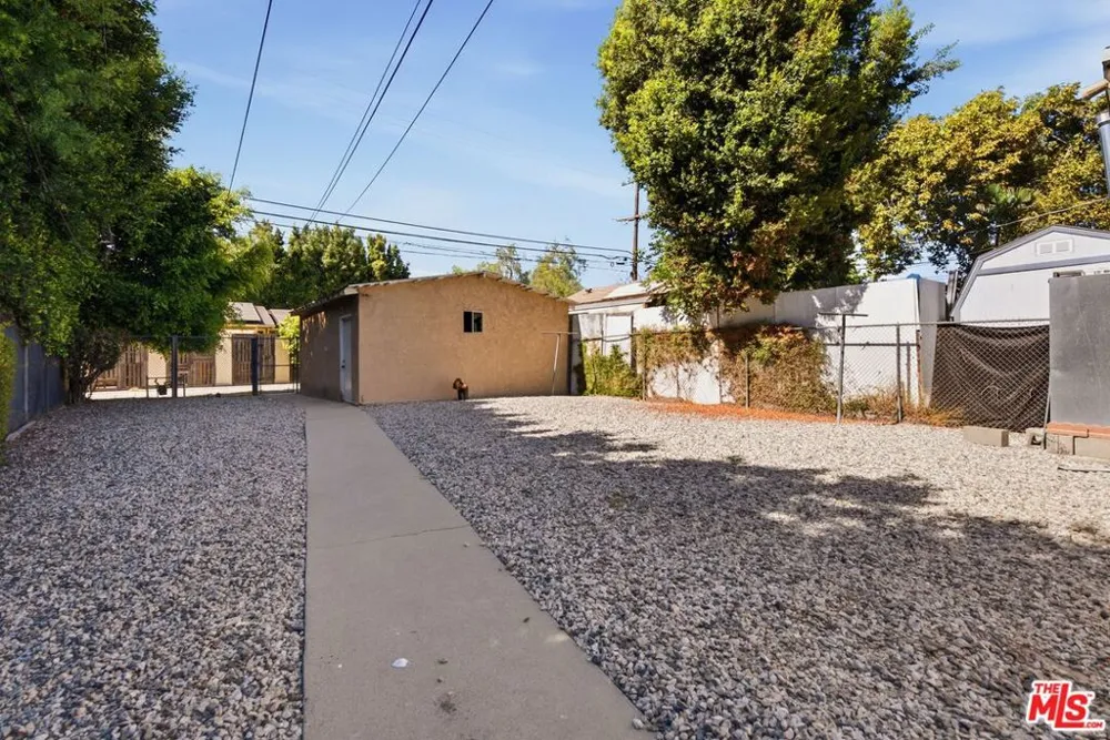 563 Brooks Avenue Venice, CA 90291