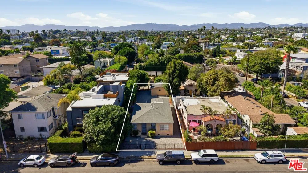 563 Brooks Avenue Venice, CA 90291