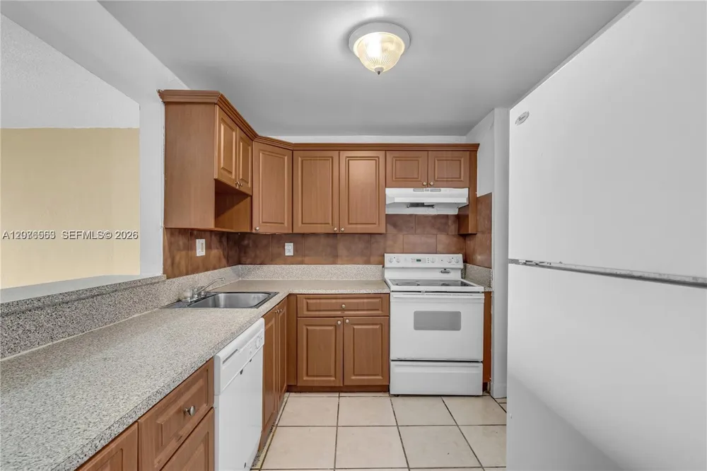 9143 SW 77th Ave #B802 Miami, FL 33156