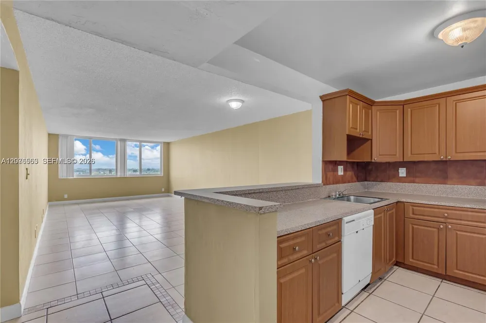 9143 SW 77th Ave #B802 Miami, FL 33156