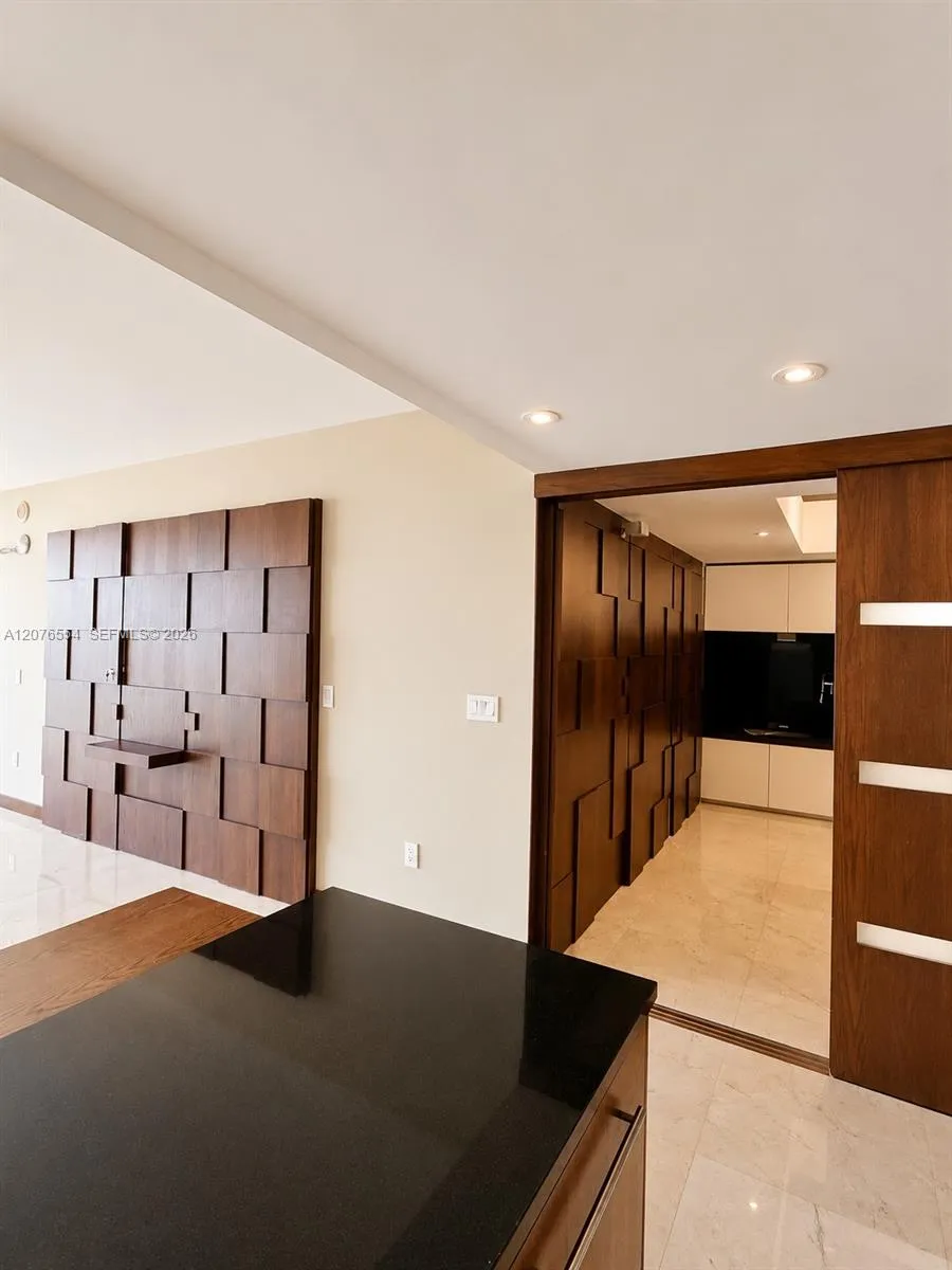 465 Brickell Ave #5605 Miami, FL 33131