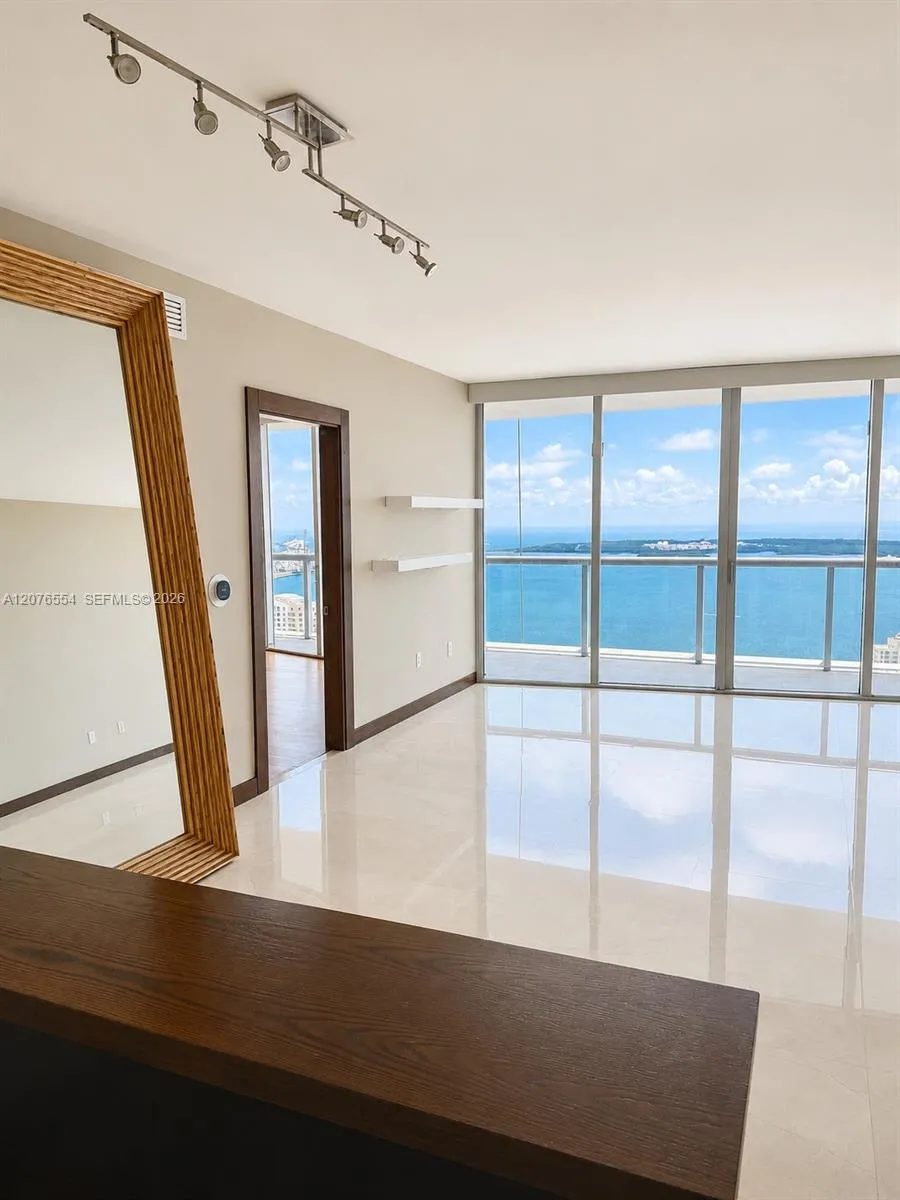 465 Brickell Ave #5605 Miami, FL 33131