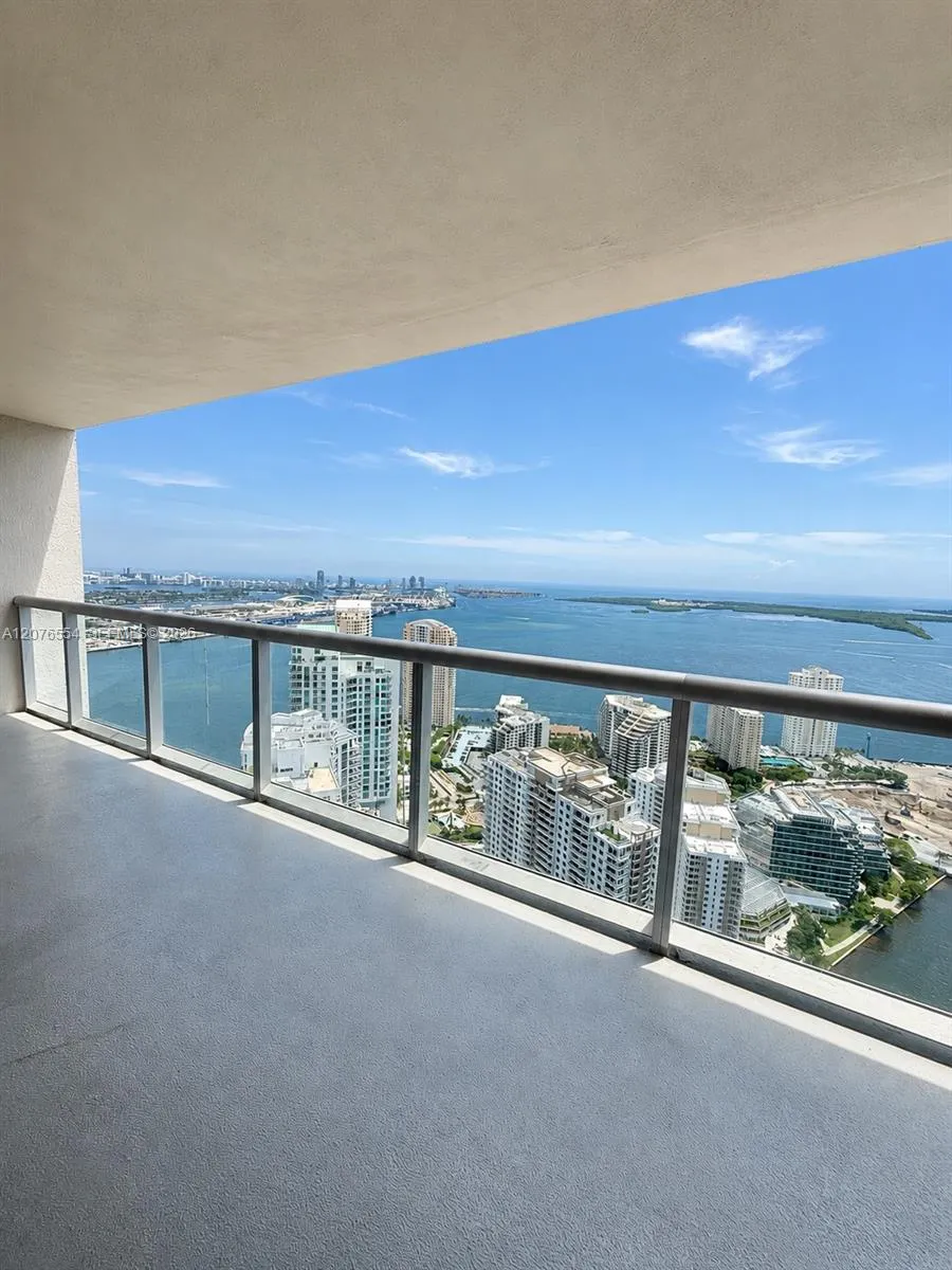 465 Brickell Ave #5605 Miami, FL 33131