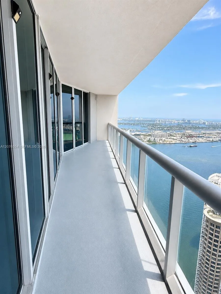 465 Brickell Ave #5605 Miami, FL 33131