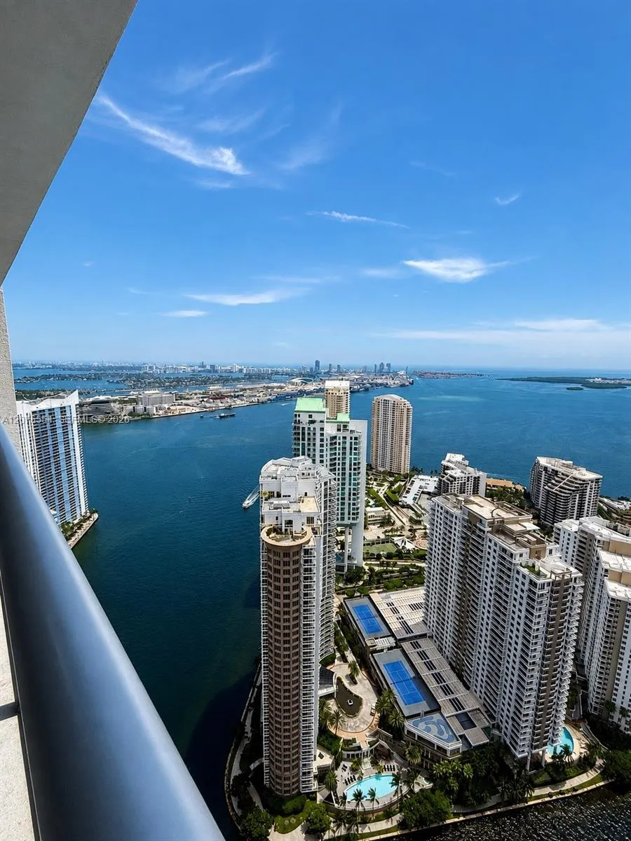 465 Brickell Ave #5605 Miami, FL 33131
