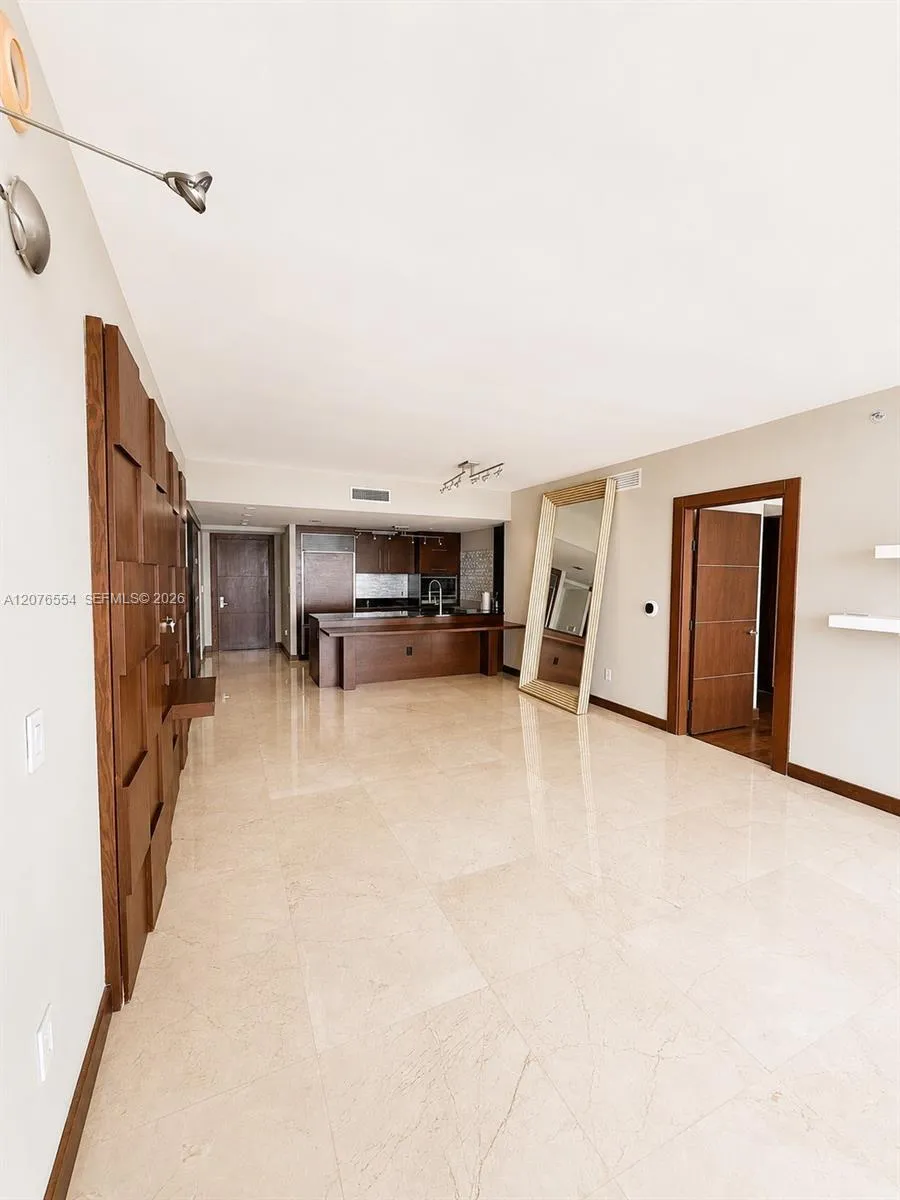 465 Brickell Ave #5605 Miami, FL 33131
