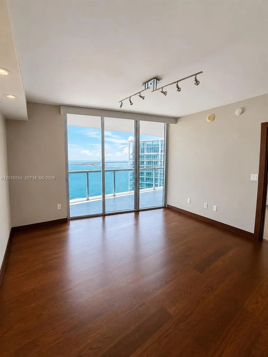 465 Brickell Ave #5605 Miami, FL 33131