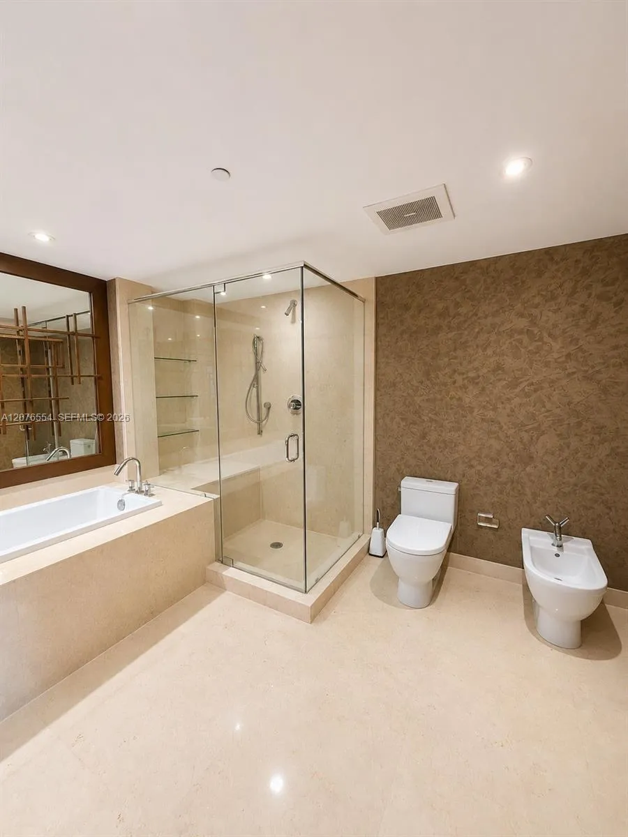 465 Brickell Ave #5605 Miami, FL 33131
