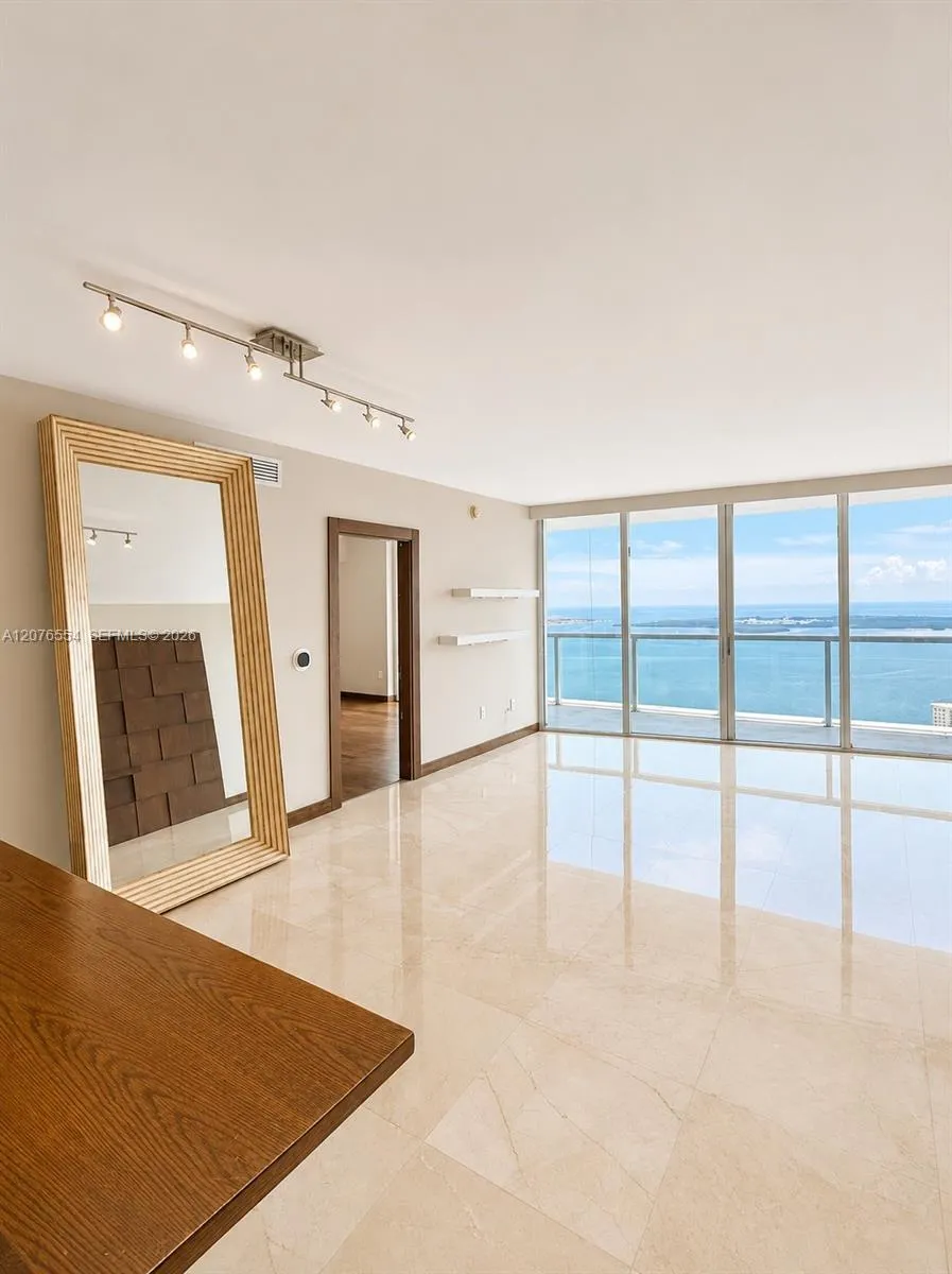 465 Brickell Ave #5605 Miami, FL 33131