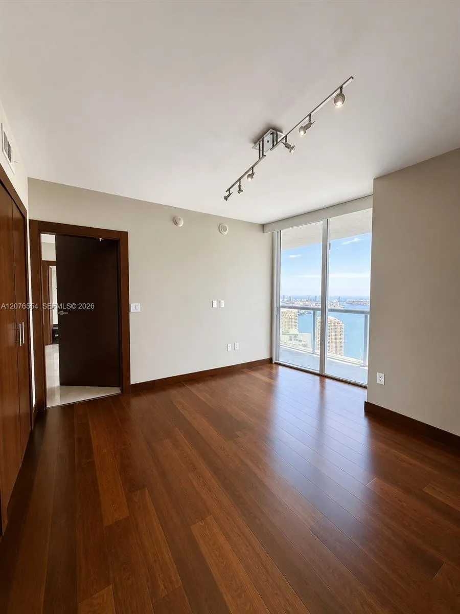 465 Brickell Ave #5605 Miami, FL 33131
