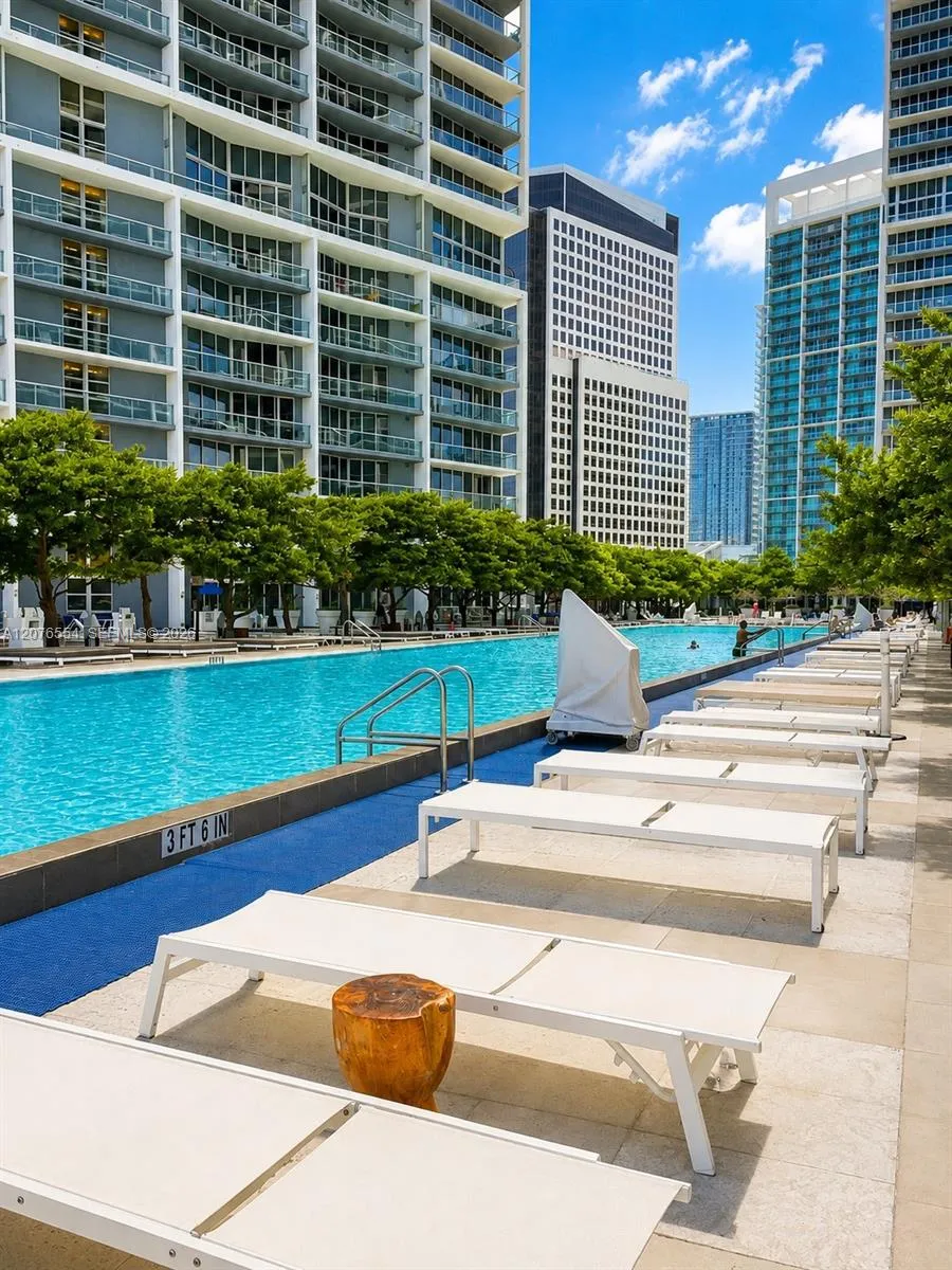 465 Brickell Ave #5605 Miami, FL 33131