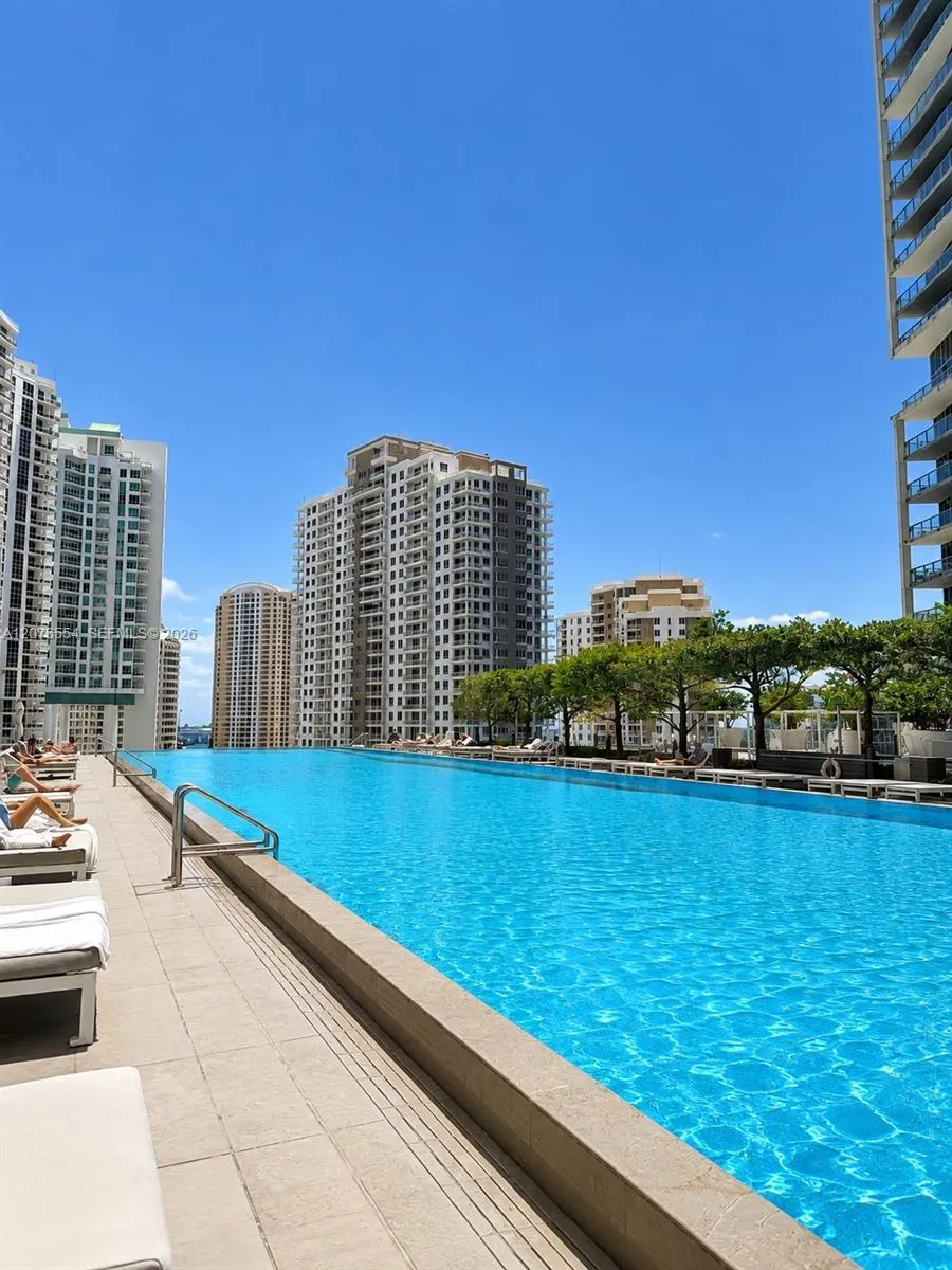 465 Brickell Ave #5605 Miami, FL 33131