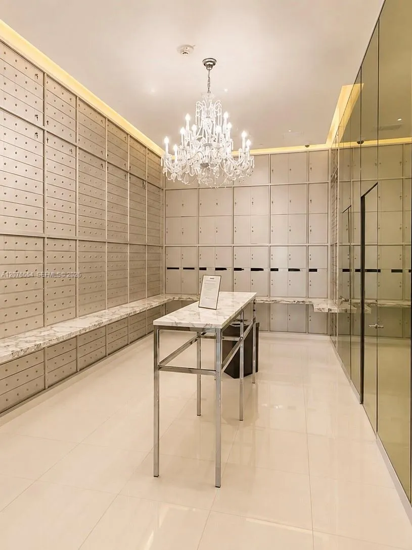 465 Brickell Ave #5605 Miami, FL 33131