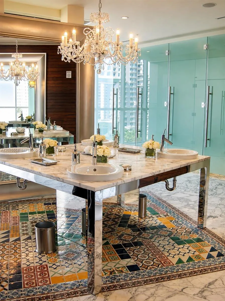 465 Brickell Ave #5605 Miami, FL 33131