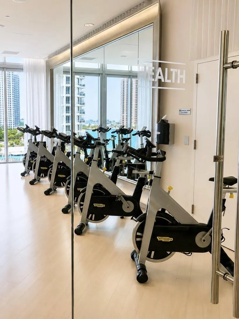465 Brickell Ave #5605 Miami, FL 33131
