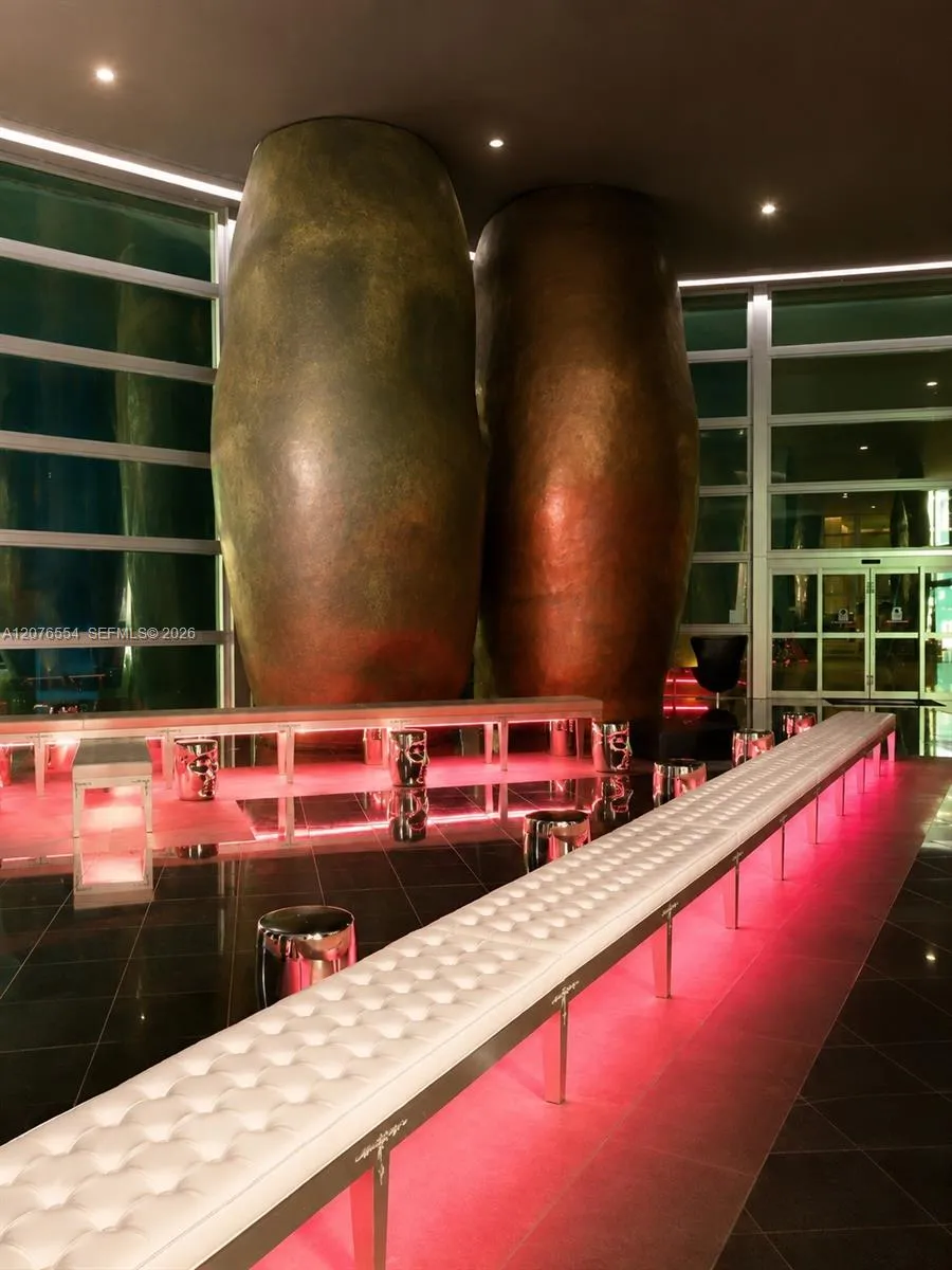 465 Brickell Ave #5605 Miami, FL 33131